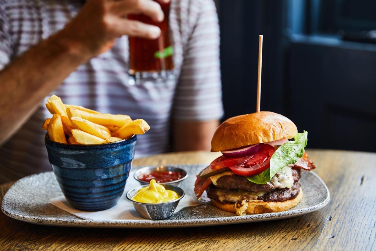 Отель The Wellington Arms - Basingstoke-Reading Heckfield Экстерьер фото