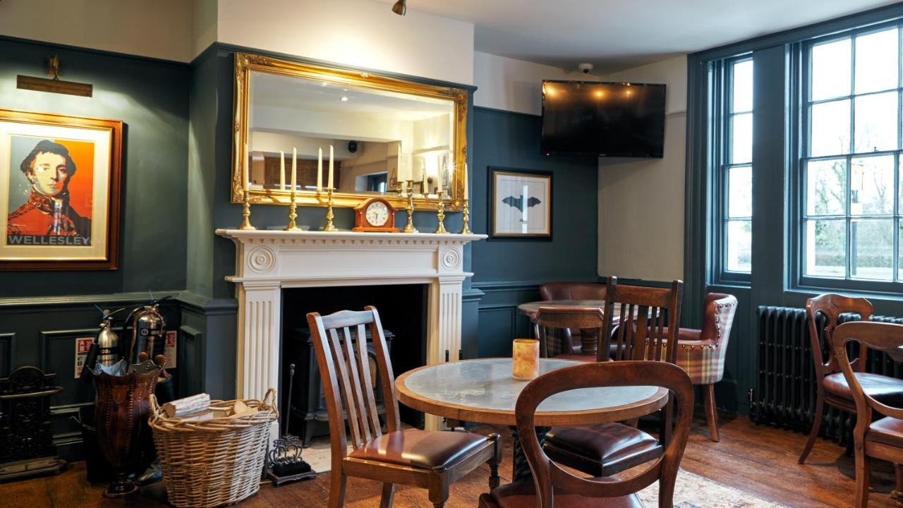 Отель The Wellington Arms - Basingstoke-Reading Heckfield Экстерьер фото